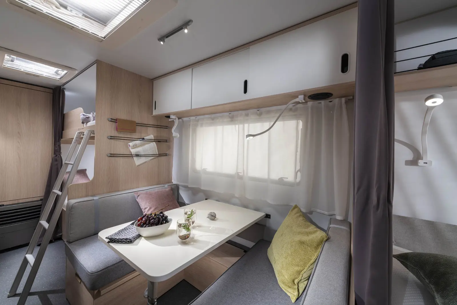 Sitzgruppe des Adria Aviva 522 PT – Beispielfoto, Urheberrecht bei Adria