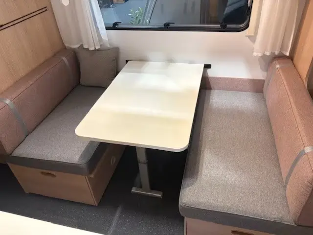 Sitzgruppe des Adria Aviva 522 PT