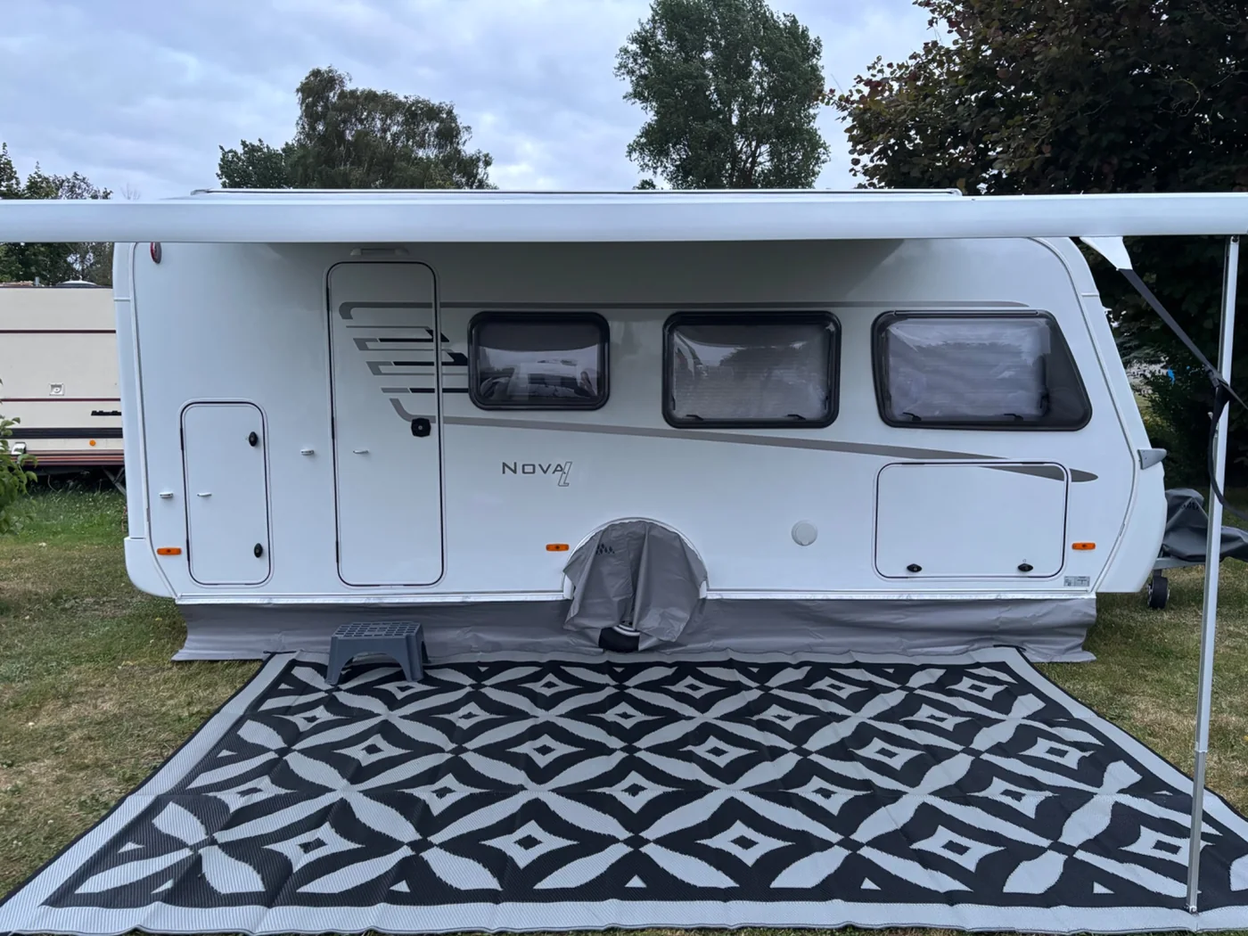 Eriba Nova Light 515 von außen